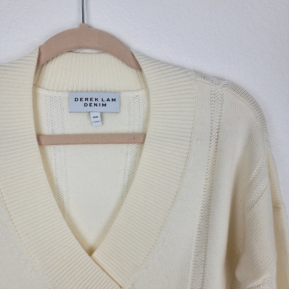 Derek Lam White V-Neck Sweater; M; 100% wool - Picture 6 of 13
